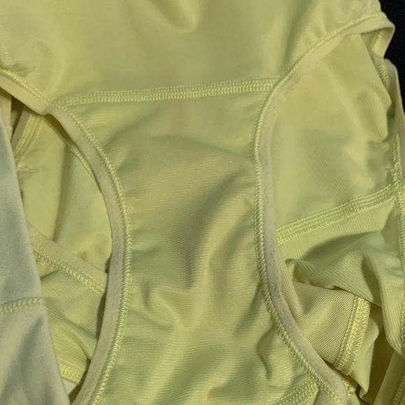 Lululemon Highlight Yellow Speed Up Shorts
Sz 10, 4 in, Good Condition - Picture 2 of 5